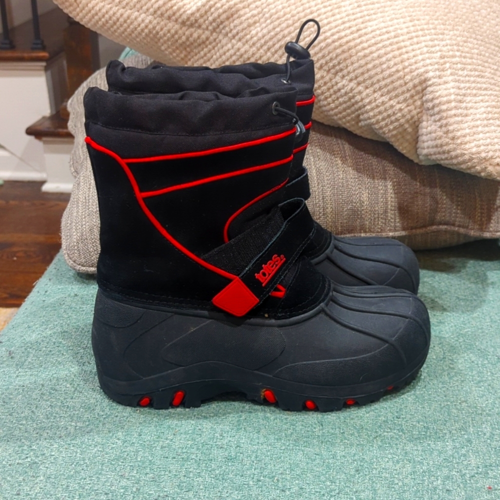 Totes black and red snow boots boys size 6